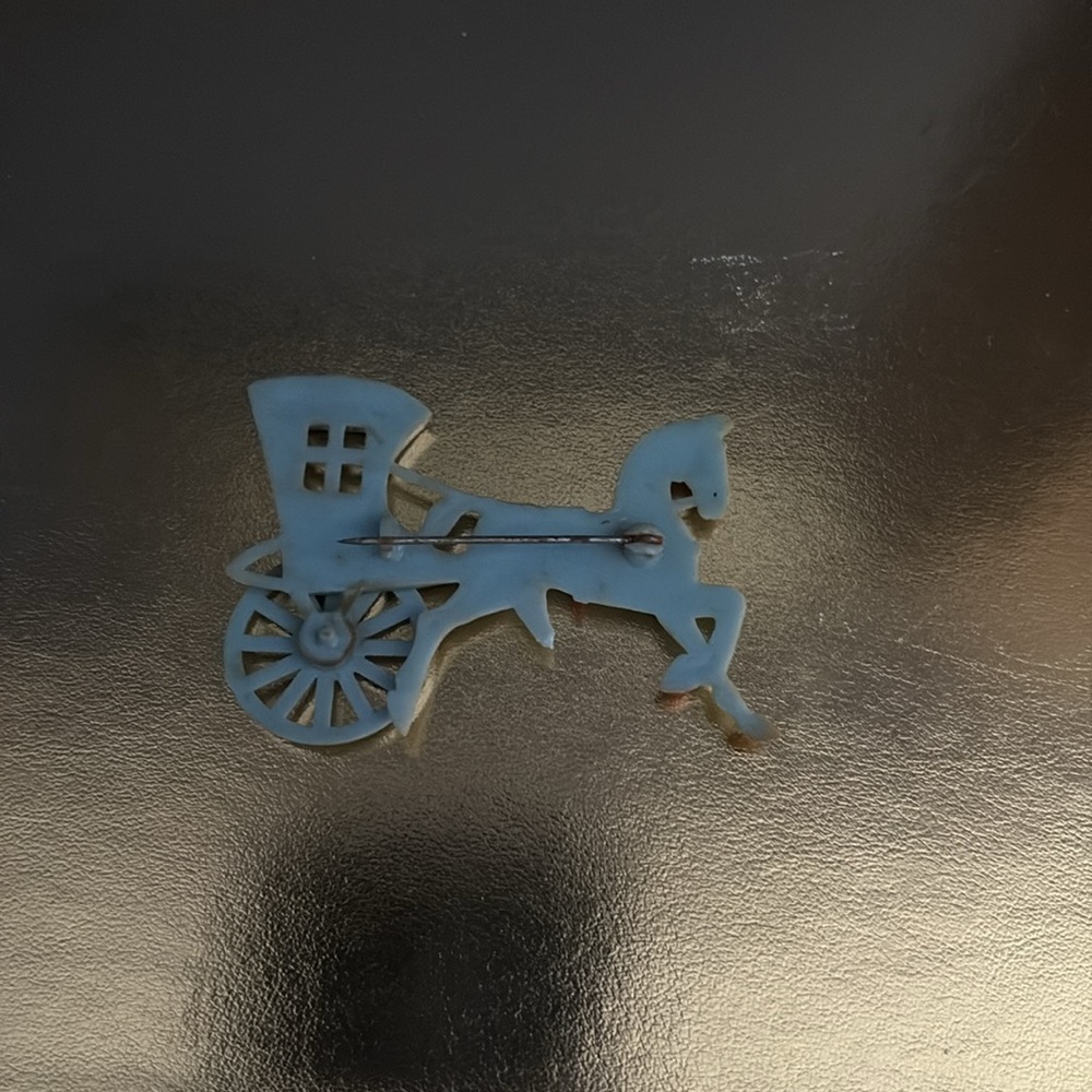 Vintage 1940s Blue & Pink Celluloid Horse and Carriage Brooch – Rare Figural Des - Picture 5 of 6